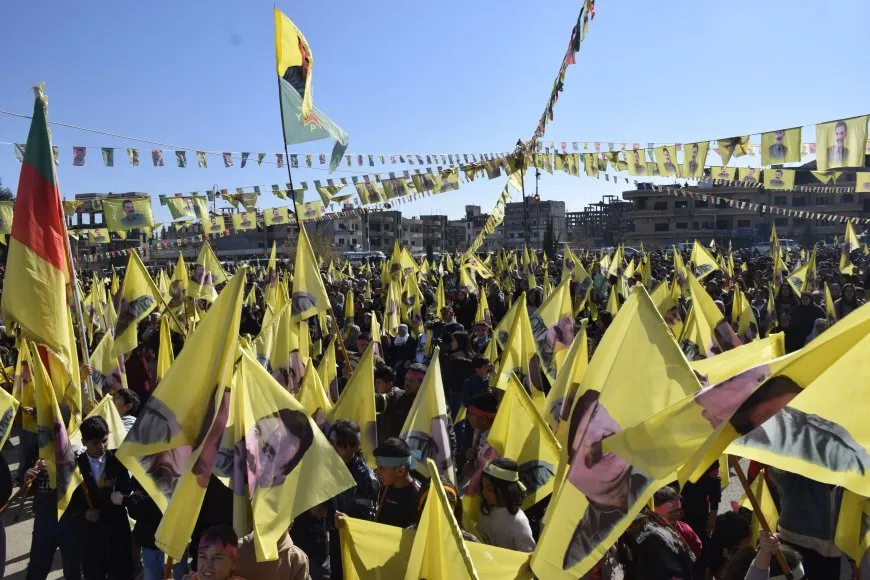 Di çalakiyan de dîmenên pabendiya pêkhateyan a ji bo Rêber Abdullah Ocalan