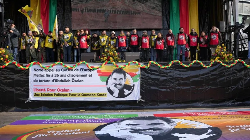 Kurdistanî û dostên wan li Strasbourgê daxwaza azadiya Rêber Abdullah Ocalan kir
