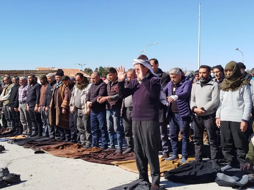 Nobedaran li Tişrînê nimêja înê kir
