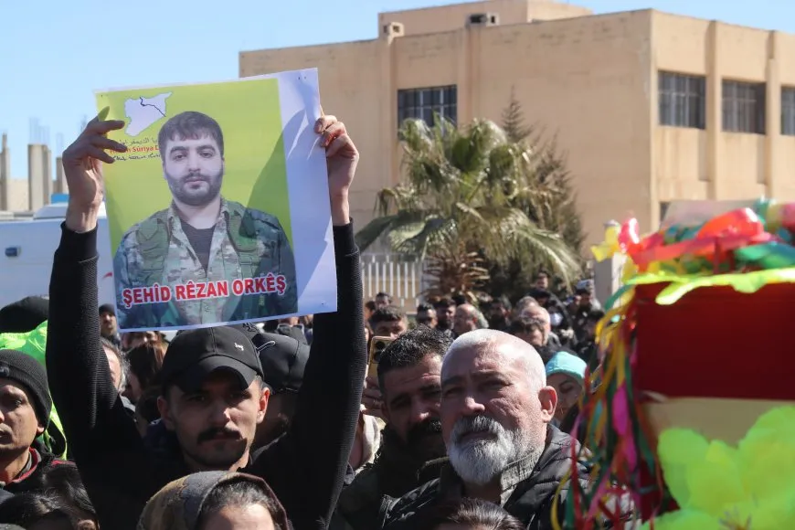 Fermandarê QSD’ê şehîd Rêzan Orkêş bi girseyî hat oxirkirin