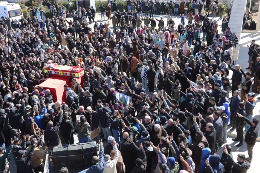 Fermandarê QSD’ê şehîd Rêzan Orkêş bi girseyî hat oxirkirin