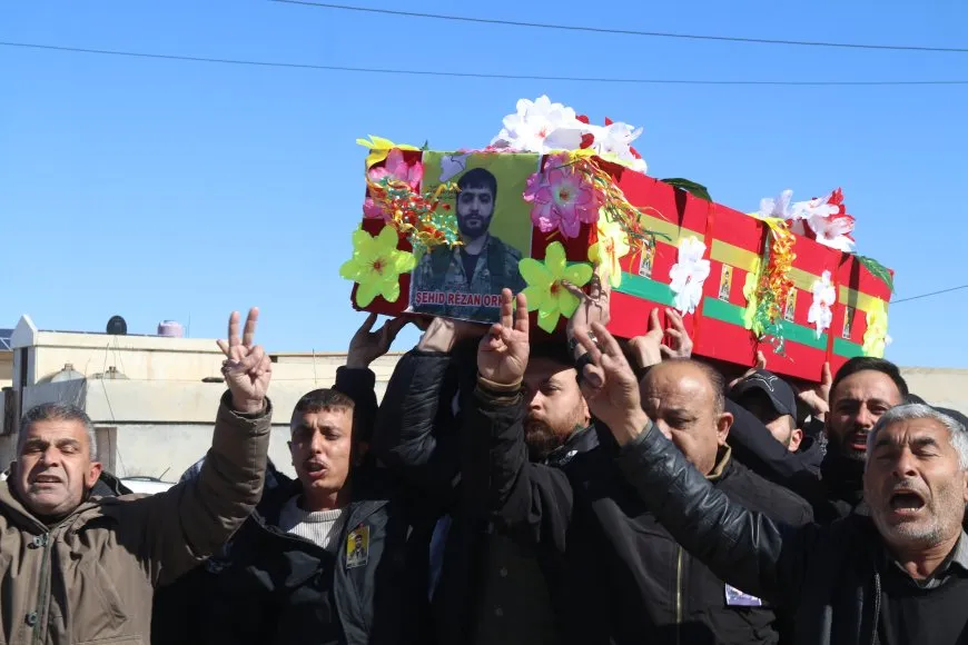 Fermandarê QSD’ê şehîd Rêzan Orkêş bi girseyî hat oxirkirin