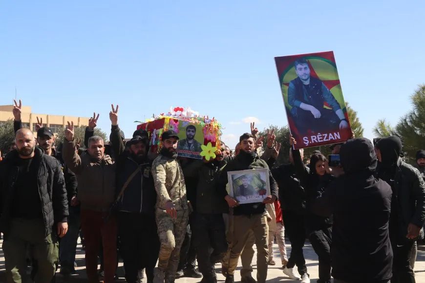 Fermandarê QSD’ê şehîd Rêzan Orkêş bi girseyî hat oxirkirin