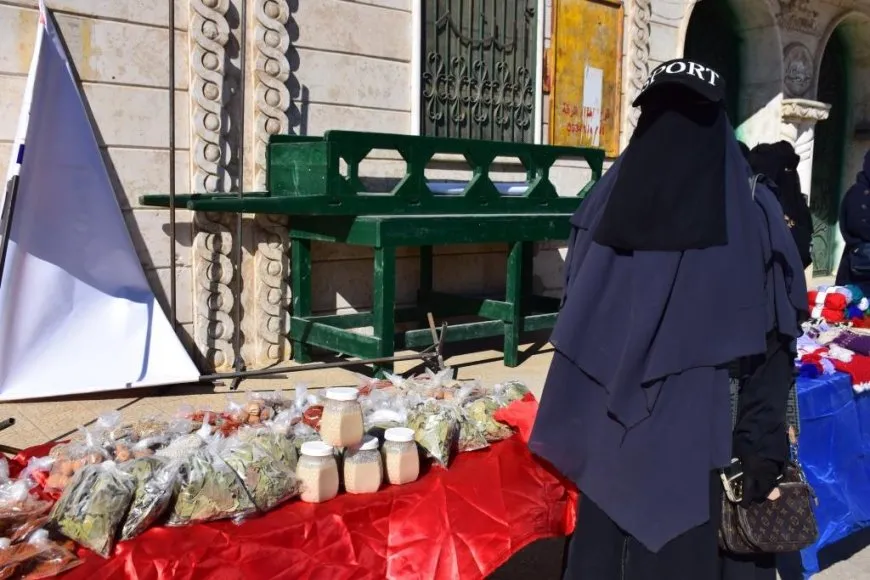 Berhemên jinên ji kampa Holê vegeriyane li bazarê hatin pêşandan