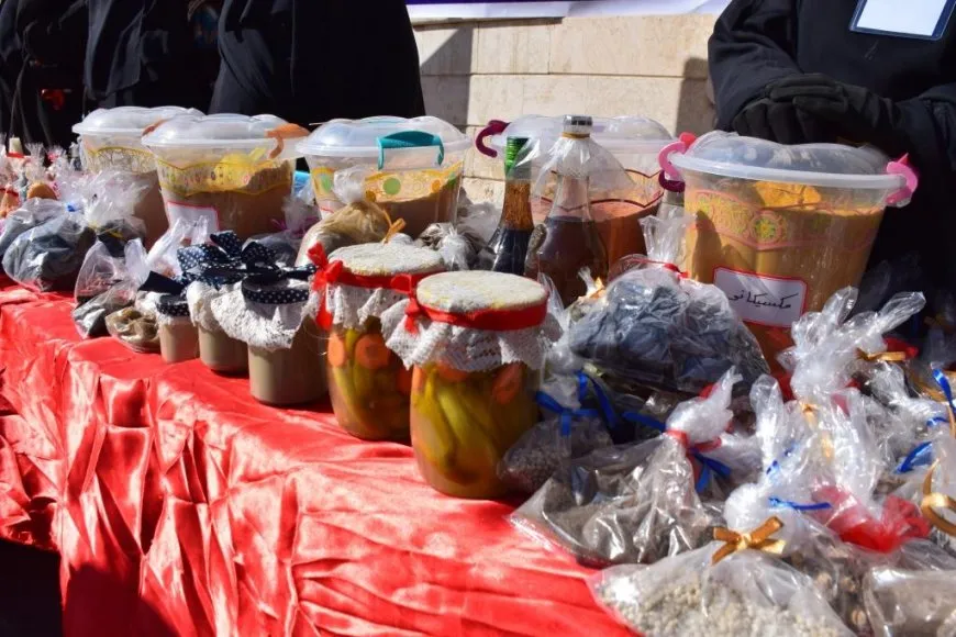 Berhemên jinên ji kampa Holê vegeriyane li bazarê hatin pêşandan