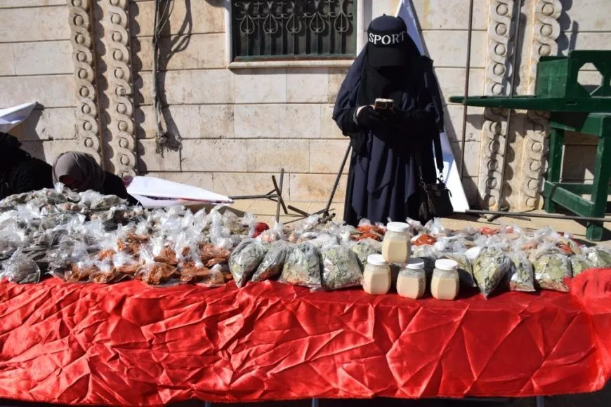 Berhemên jinên ji kampa Holê vegeriyane li bazarê hatin pêşandan