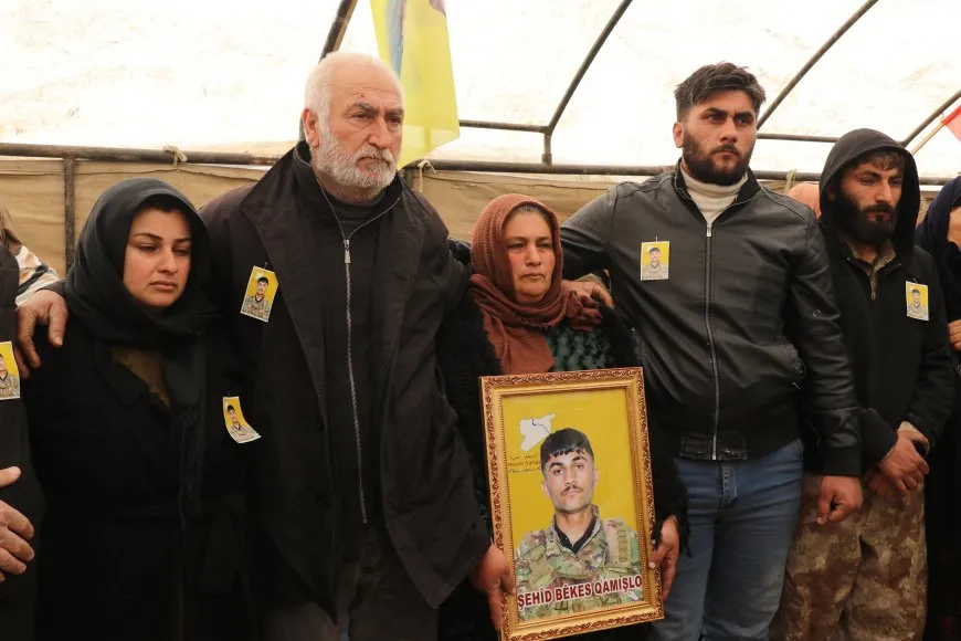 Şêniyên Qamişloyê ji malbata şehîd Bêkes re sersaxî xwest
