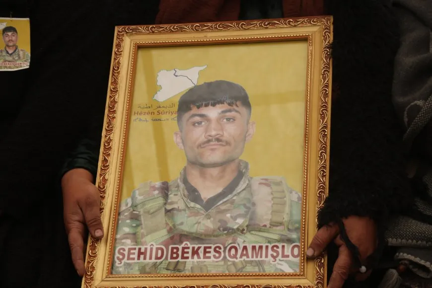 Şêniyên Qamişloyê ji malbata şehîd Bêkes re sersaxî xwest