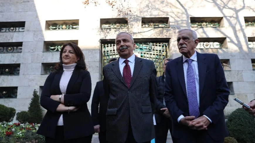 Şandeya DEM Partiyê dê sibê biçe Îmraliyê