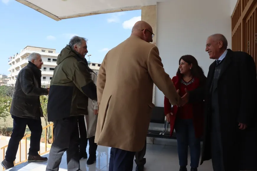 Şandeya Brîtanî serdana partiyên siyasî û nûnerên pêkhateyan kir