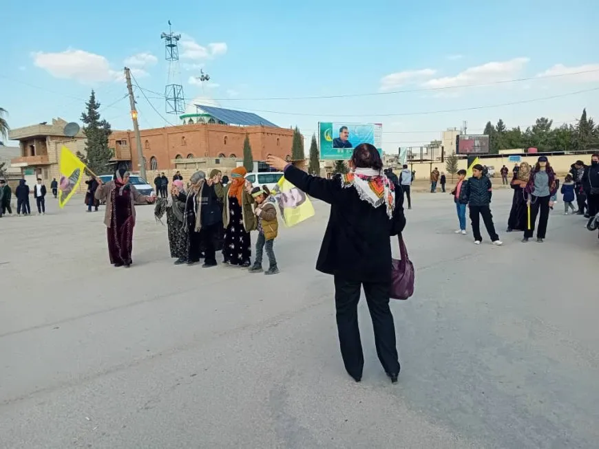 Gelên Bakûr û Rojhilatê Suriyeyê ji bo guhdarkirina peyama Rêrtiyê kom dibin