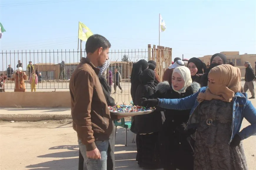 Xelkê Til Hemîsê salvegera 10’an a rizgarkirina bajarê xwe pîroz kir