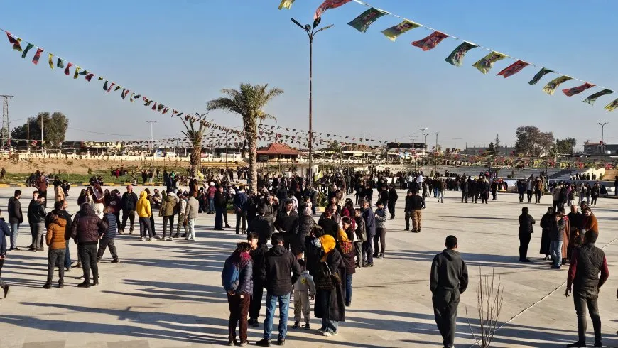 Gelên Bakûr û Rojhilatê Suriyeyê ji bo guhdarkirina peyama Rêrtiyê kom dibin