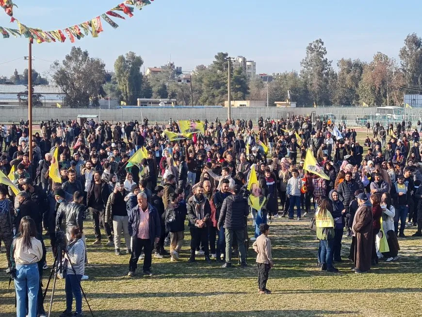 Gelên Bakûr û Rojhilatê Suriyeyê ji bo guhdarkirina peyama Rêrtiyê kom dibin