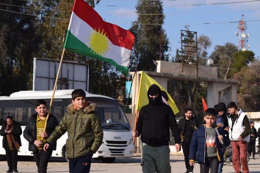 Gelên Bakûr û Rojhilatê Suriyeyê ji bo guhdarkirina peyama Rêrtiyê kom dibin