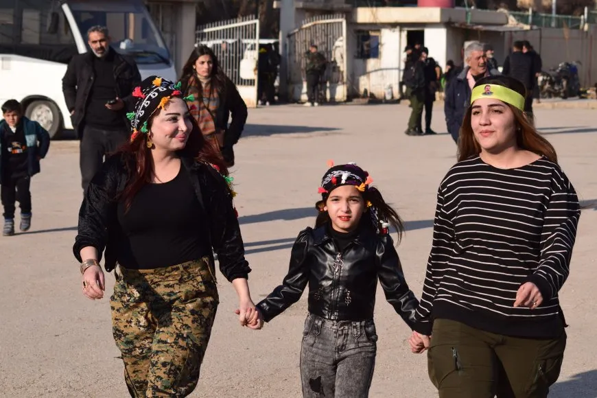 Gelên Bakûr û Rojhilatê Suriyeyê ji bo guhdarkirina peyama Rêrtiyê kom dibin