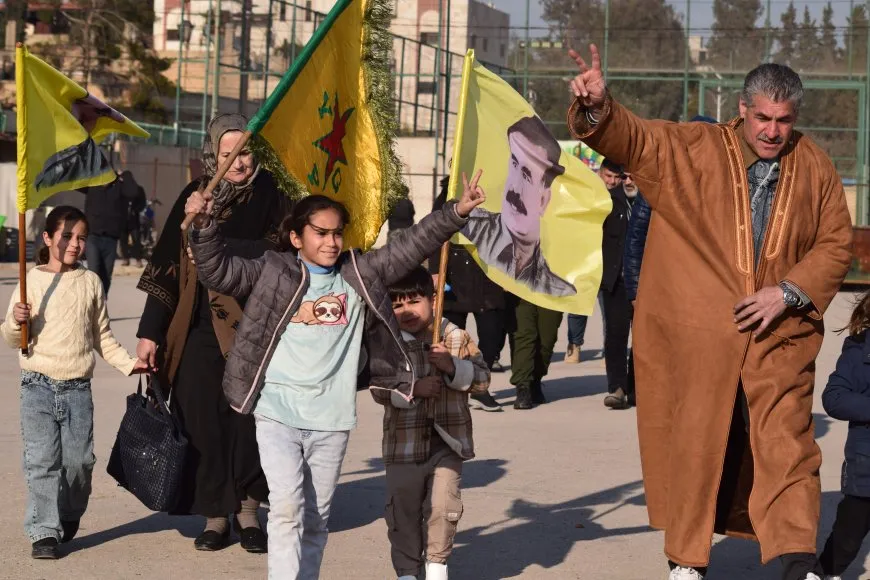 Gelên Bakûr û Rojhilatê Suriyeyê ji bo guhdarkirina peyama Rêrtiyê kom dibin