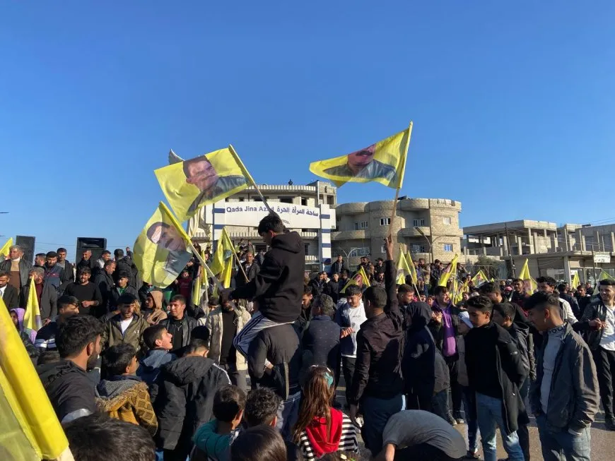 Gelên Bakûr û Rojhilatê Suriyeyê ji bo guhdarkirina peyama Rêrtiyê kom dibin