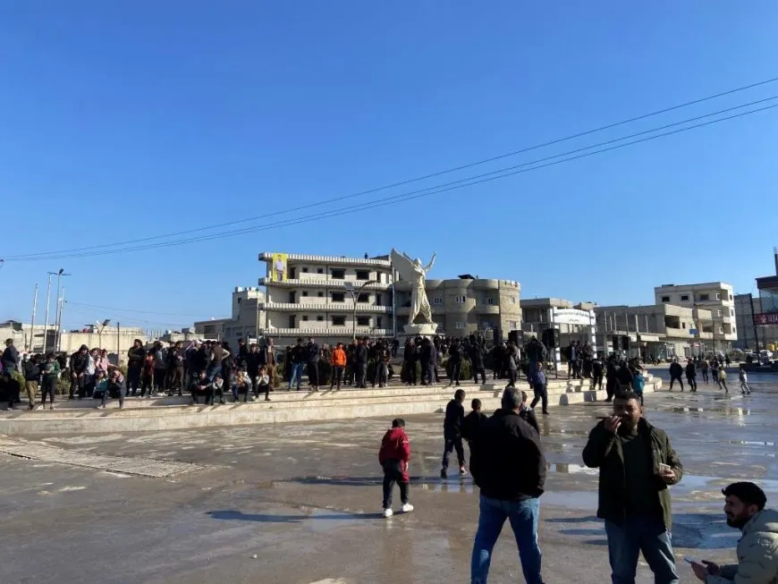 Gelên Bakûr û Rojhilatê Suriyeyê ji bo guhdarkirina peyama Rêrtiyê kom dibin