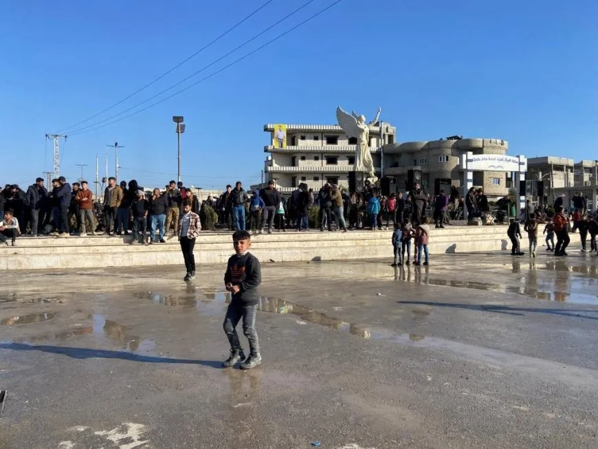 Gelên Bakûr û Rojhilatê Suriyeyê ji bo guhdarkirina peyama Rêrtiyê kom dibin