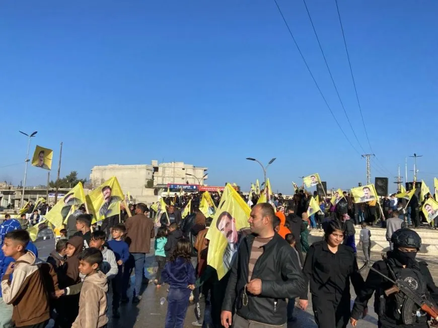 Gelên Bakûr û Rojhilatê Suriyeyê ji bo guhdarkirina peyama Rêrtiyê kom dibin
