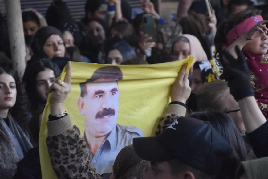 Bi deh hezaran kes peyama Rêber Apo guhdar dikin