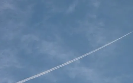 Balafirên şer derdora Bendava Tişrînê bombebaran dikin
