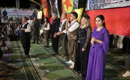 Kurê xwe yê şehîd bi stranan oxir kir