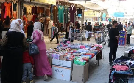 Bazarên kantona Firatê bi rengên Newrozê xemilîne