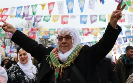 Di Newroza Tetwanê de piştgiriya bangê dîrokî hat kirin