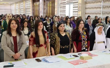 Konferansa Yekemîn a Jinên Kurd li Rojava dest pê kir