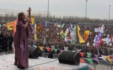 Newroza Stenbolê: Niha dema Enqereyê ye ku gav bavêje