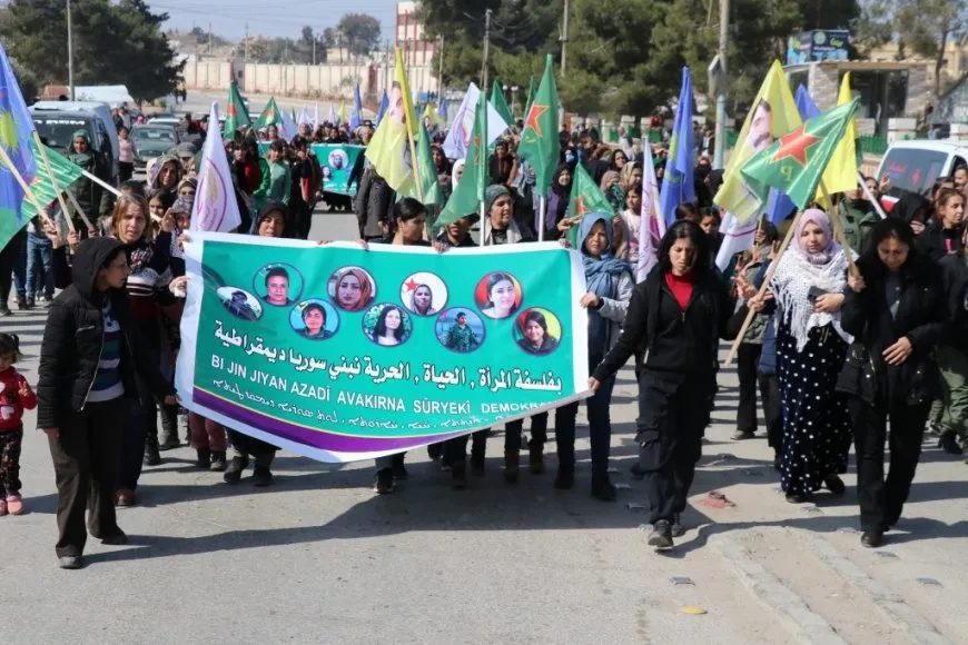 Jinên li Tebqayê: Em polîtîkayên biçûkxistin û înkarê qebûl nekin