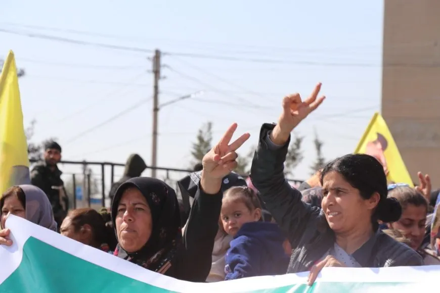 Jinên li Tebqayê: Em polîtîkayên biçûkxistin û înkarê qebûl nekin