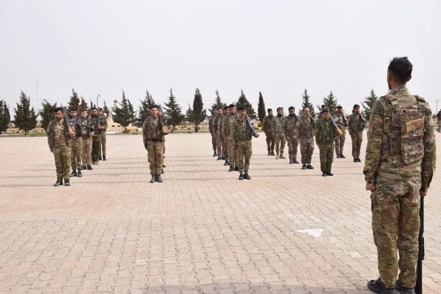 Şêniyên Şedadê cenazeyê şervanê QSD`ê Reyan Êriş spartin axê