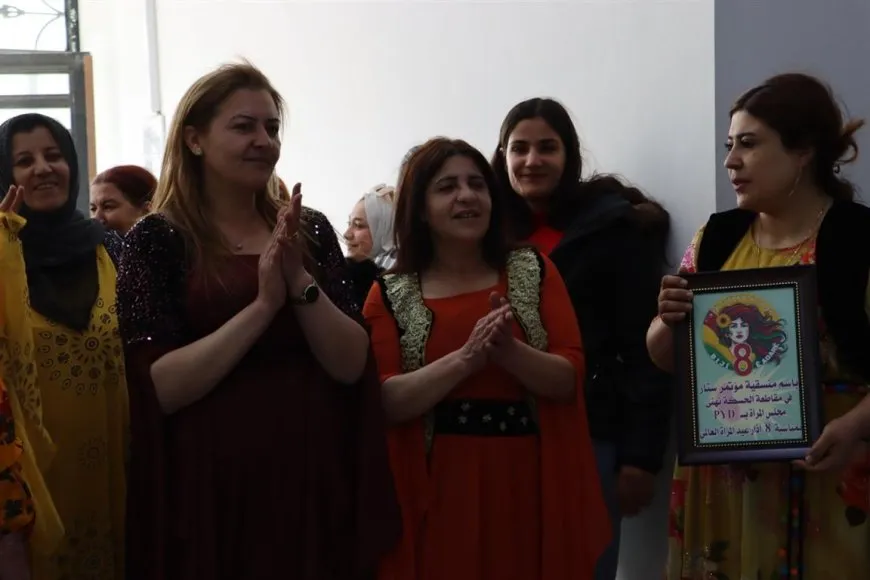 Jin bi serdanan çalakiyên 8’ê Adarê didomînin