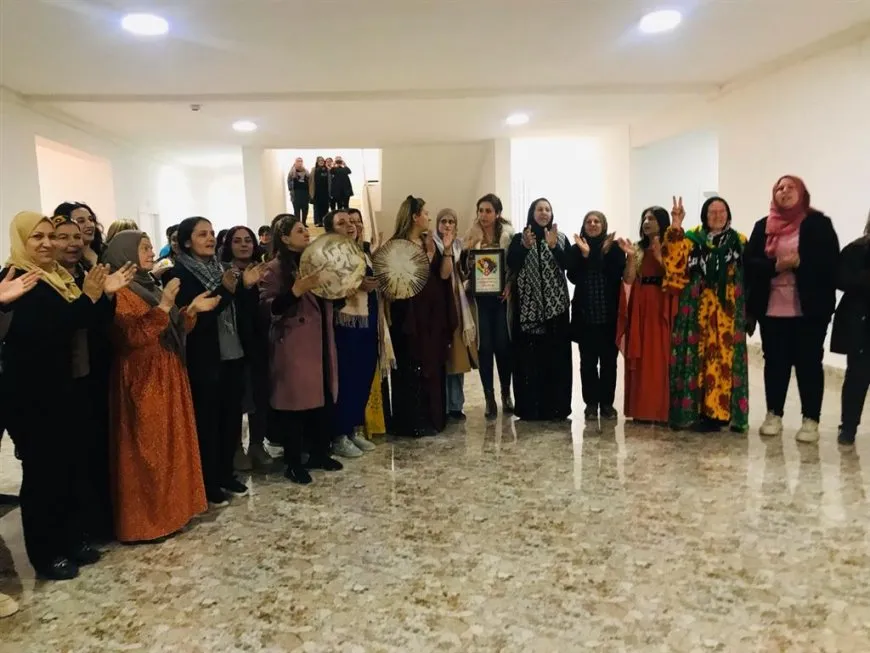 Jin bi serdanan çalakiyên 8’ê Adarê didomînin