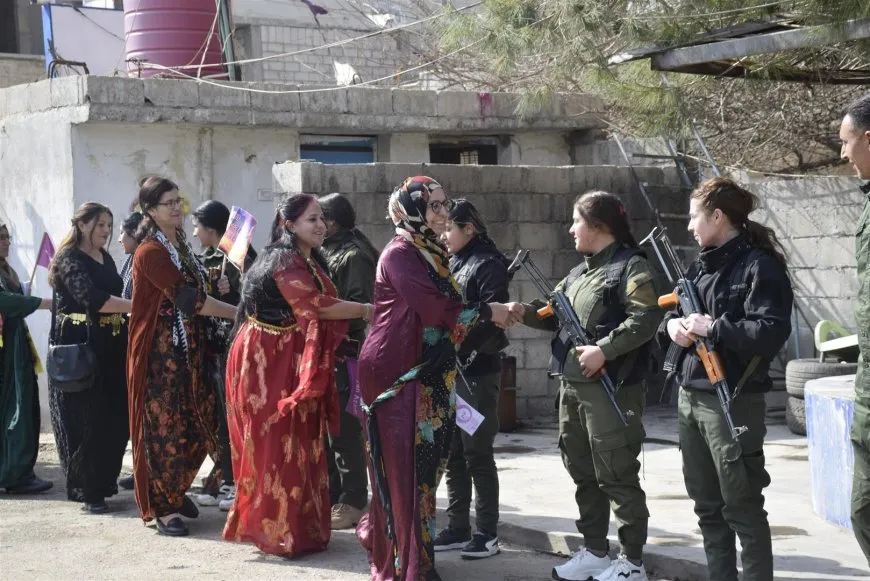 Jin bi serdanan çalakiyên 8’ê Adarê didomînin