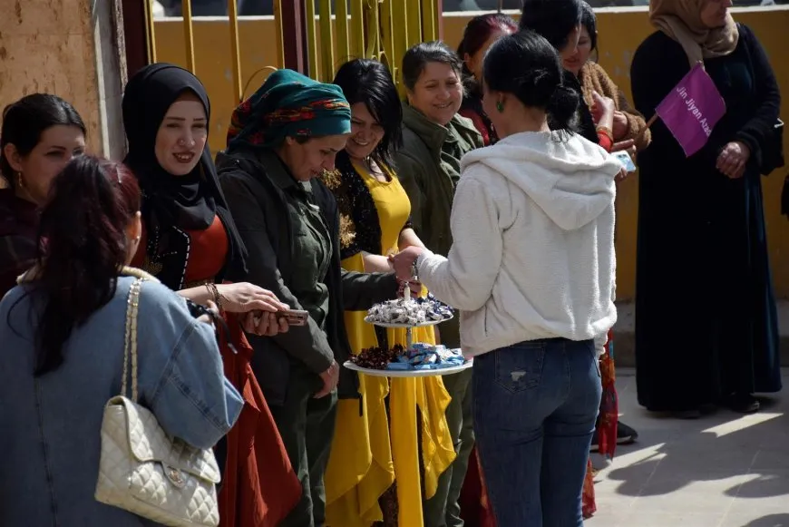 Jin bi serdanan çalakiyên 8’ê Adarê didomînin