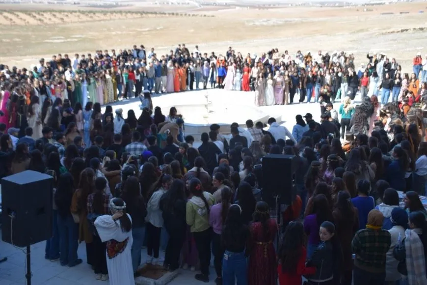 Jinên ciwan û xwendekarên Zanîngeha Kobanê 8’ê Adarê pîroz kir