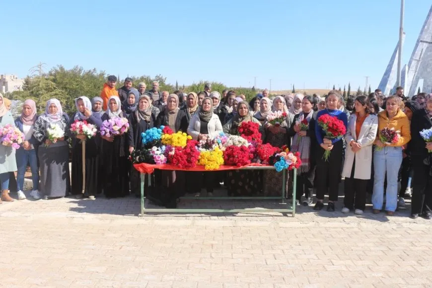 Jinên ciwan û xwendekarên Zanîngeha Kobanê 8’ê Adarê pîroz kir