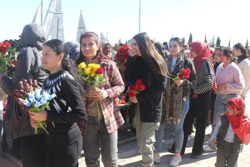 Jinên ciwan û xwendekarên Zanîngeha Kobanê 8’ê Adarê pîroz kir