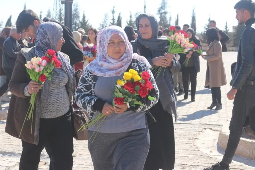 Jinên ciwan û xwendekarên Zanîngeha Kobanê 8’ê Adarê pîroz kir