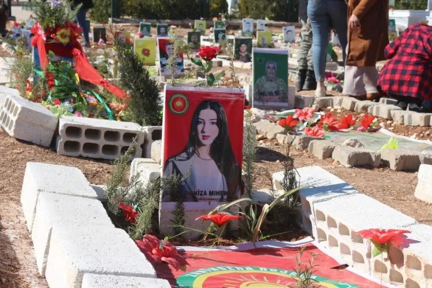 Jinên ciwan û xwendekarên Zanîngeha Kobanê 8’ê Adarê pîroz kir
