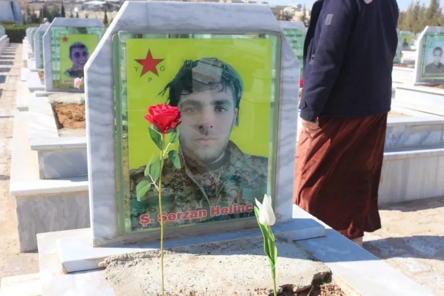 Jinên ciwan û xwendekarên Zanîngeha Kobanê 8’ê Adarê pîroz kir