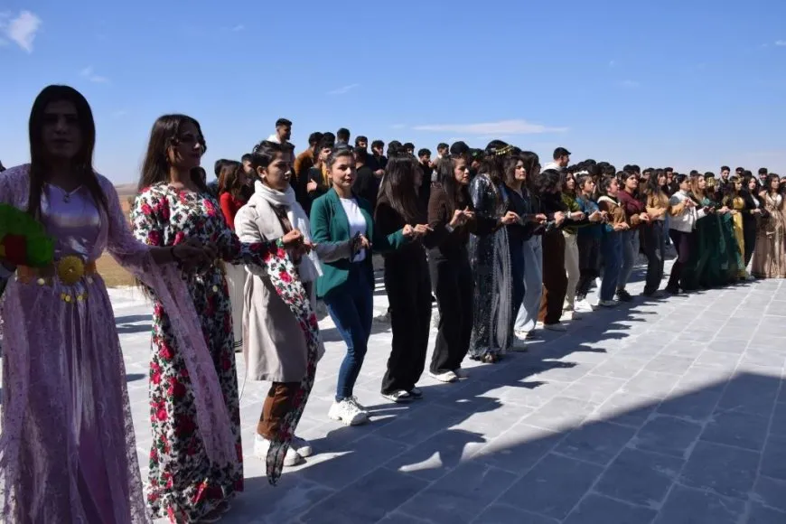 Jinên ciwan û xwendekarên Zanîngeha Kobanê 8’ê Adarê pîroz kir