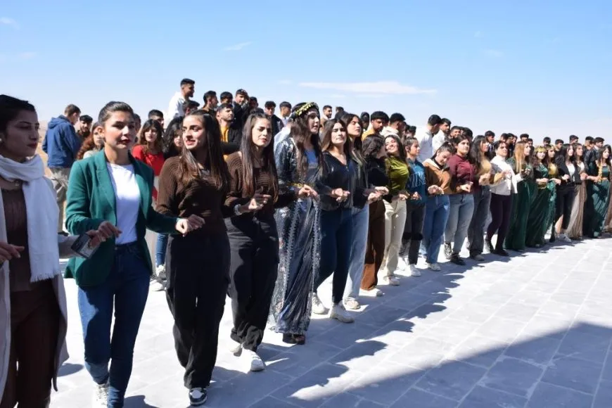 Jinên ciwan û xwendekarên Zanîngeha Kobanê 8’ê Adarê pîroz kir