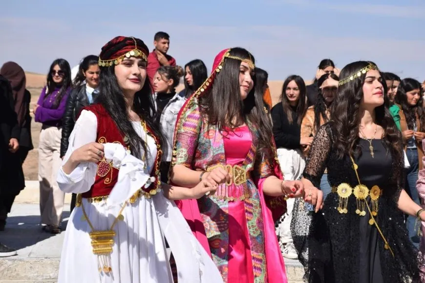 Jinên ciwan û xwendekarên Zanîngeha Kobanê 8’ê Adarê pîroz kir