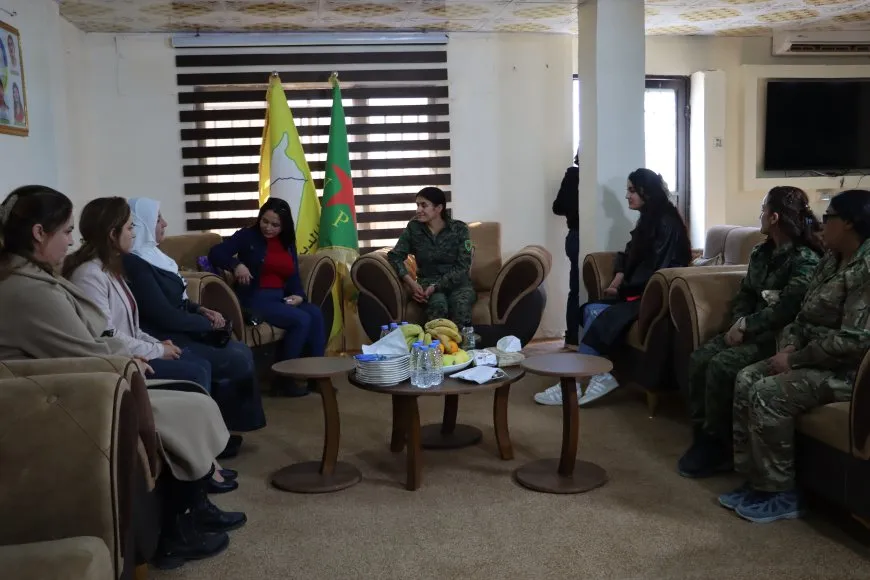 Rêxistina Jinan a Partiya Pêşverû serdana navenda YPJ’ê kir