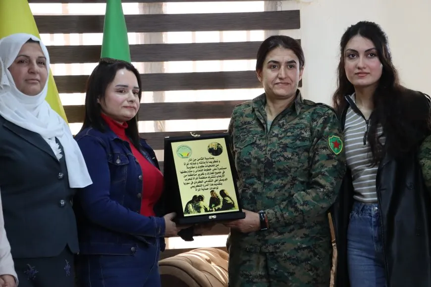 Rêxistina Jinan a Partiya Pêşverû serdana navenda YPJ’ê kir